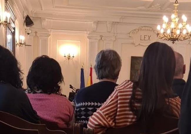 Los padres de Mario Fuentes durante la última sesión del juicio, sentados en primera fila de la sala.