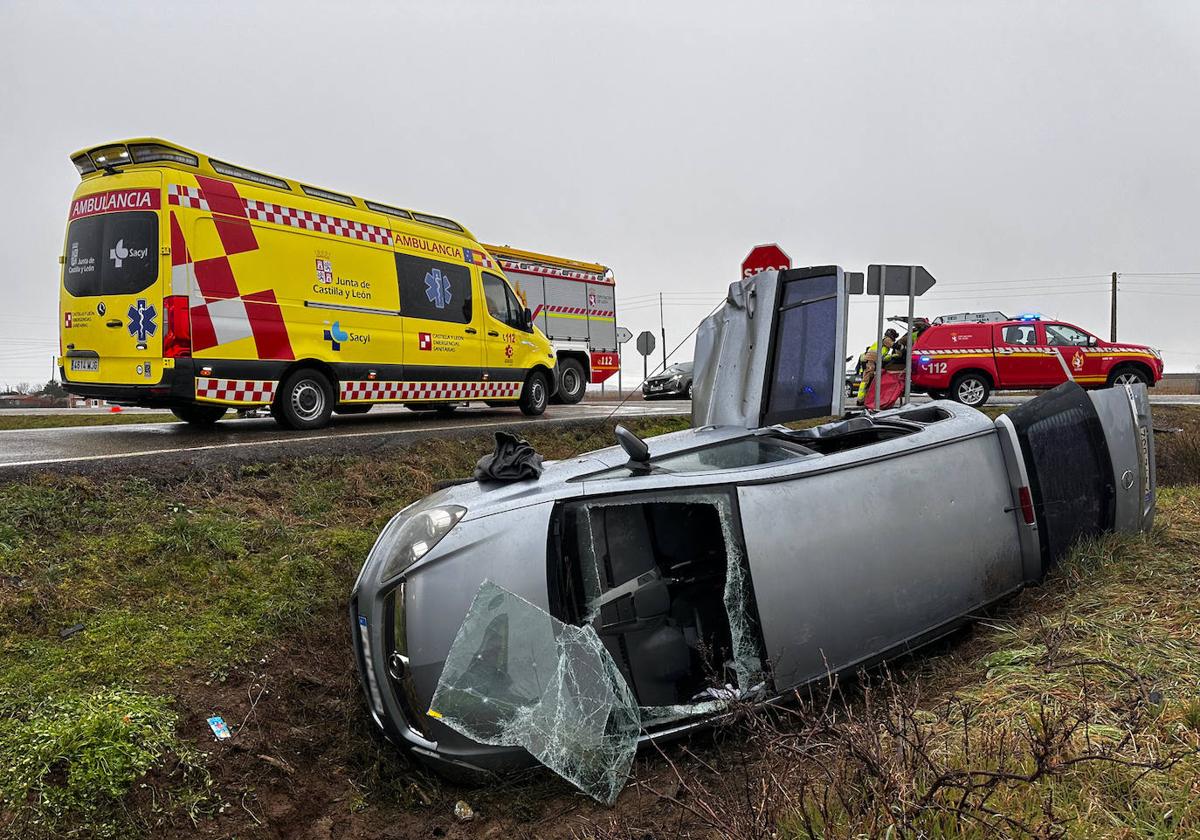 Uno de los turismos implicados en el accidente.