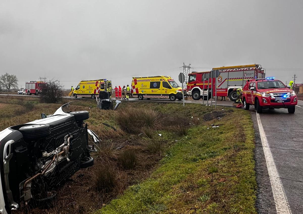 Imagen secundaria 1 - Seis heridos en un accidente vial en Cazanuecos