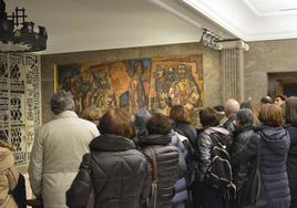 Imagen de una visita en el Ayuntamiento de León en la plaza de San Marcelo.