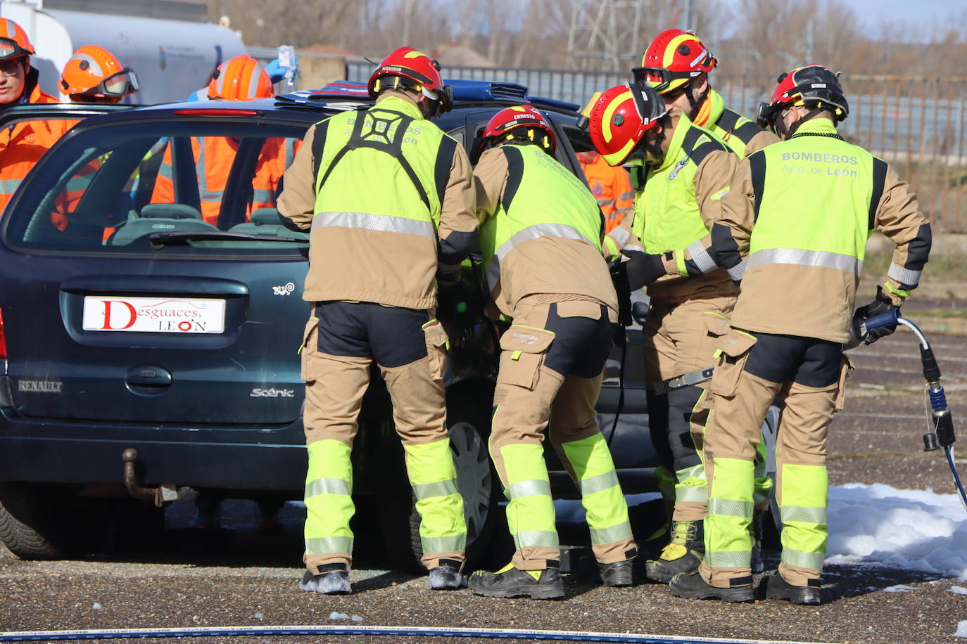 Simulacro efectuado por el cuerpo de Bomberos de León.