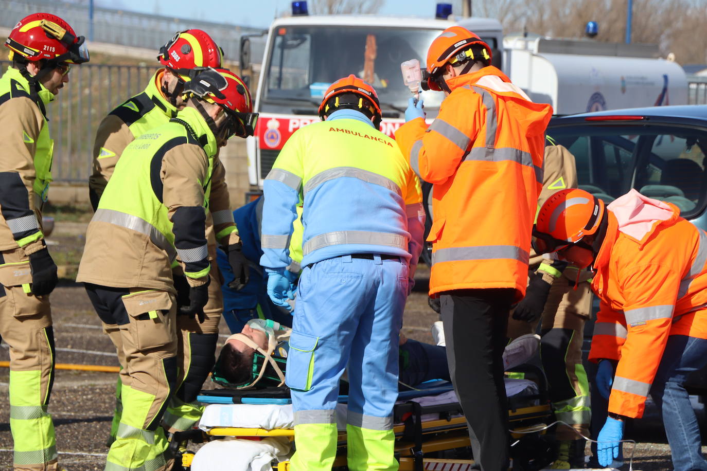 Simulacro efectuado por el cuerpo de Bomberos de León.