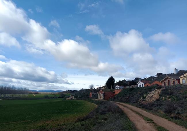 Entorno de las bodegas de Jiménez de Jamuz donde se ubica El Capricho.