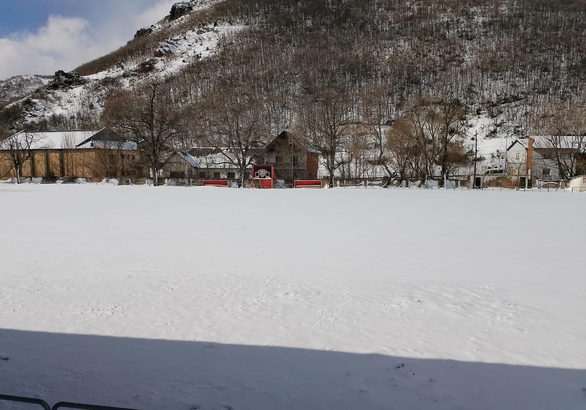 Nieve en la localidad de Ciñera.