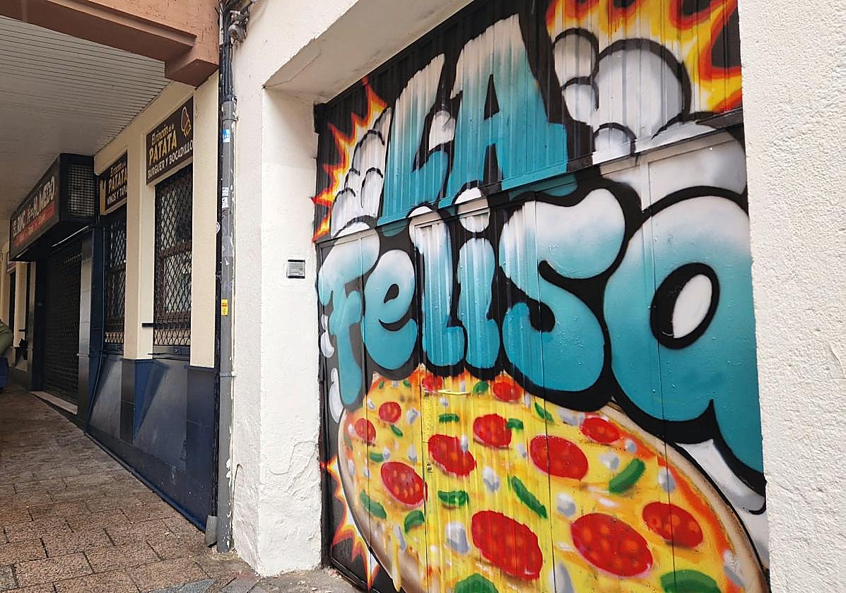 Nuevo graffiti que decora la calle Zapaterías de la capital leonesa.