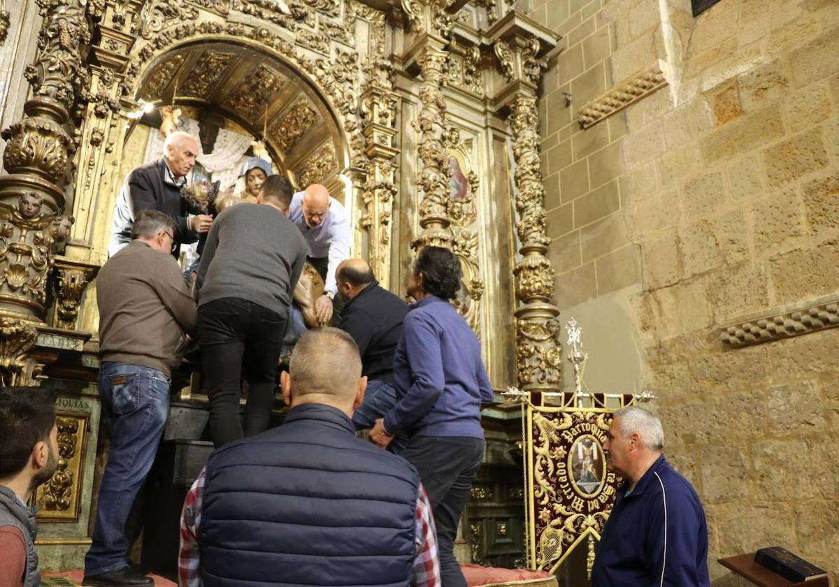 La bajada de la Morenica se había convertido ya en una liturgia para muchos feligreses.