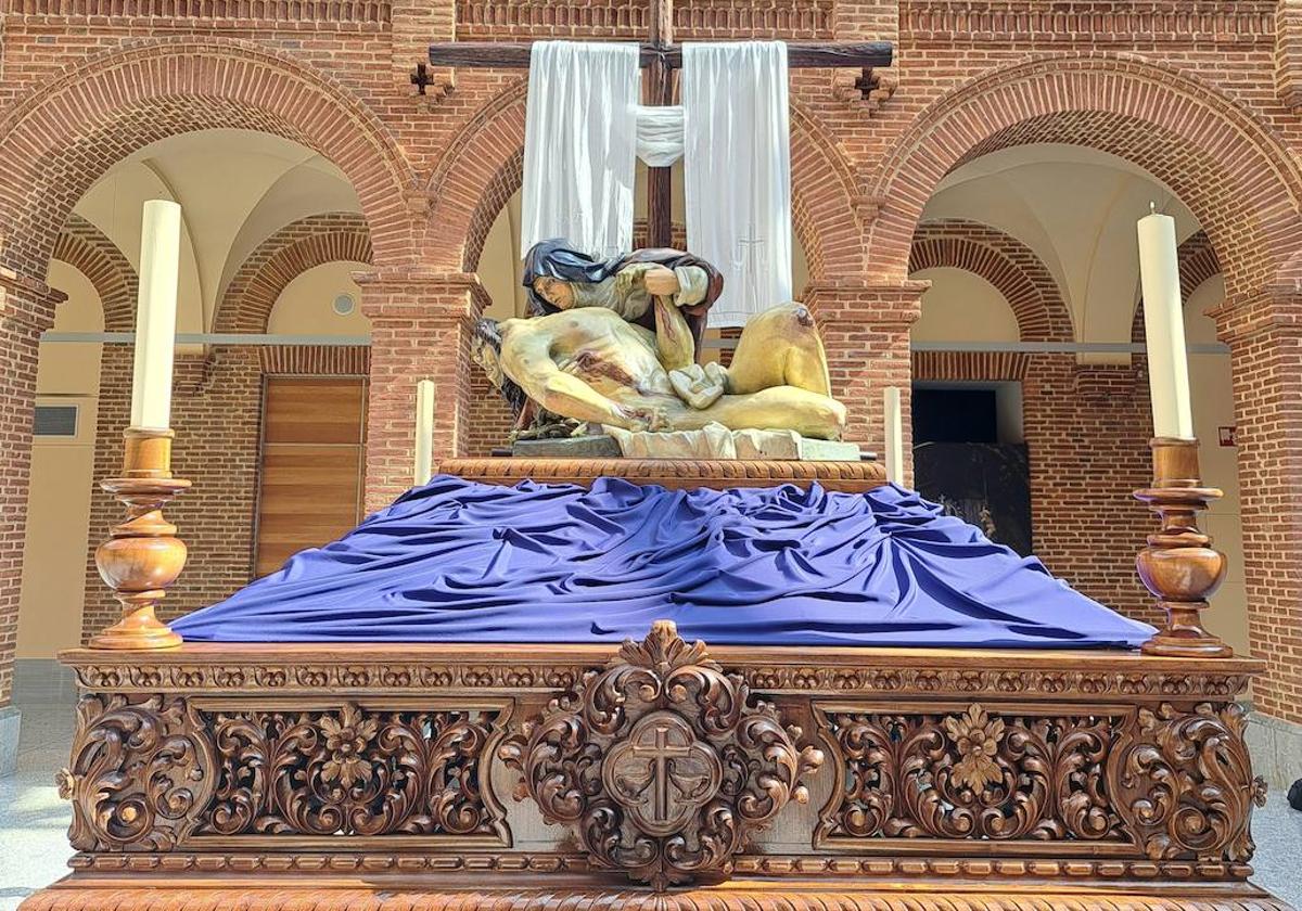 Nuevo trono para la Piedad.