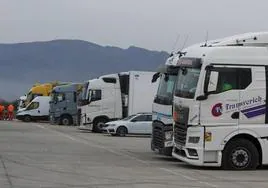 Un grupo de camiones en una imagen de archivo.