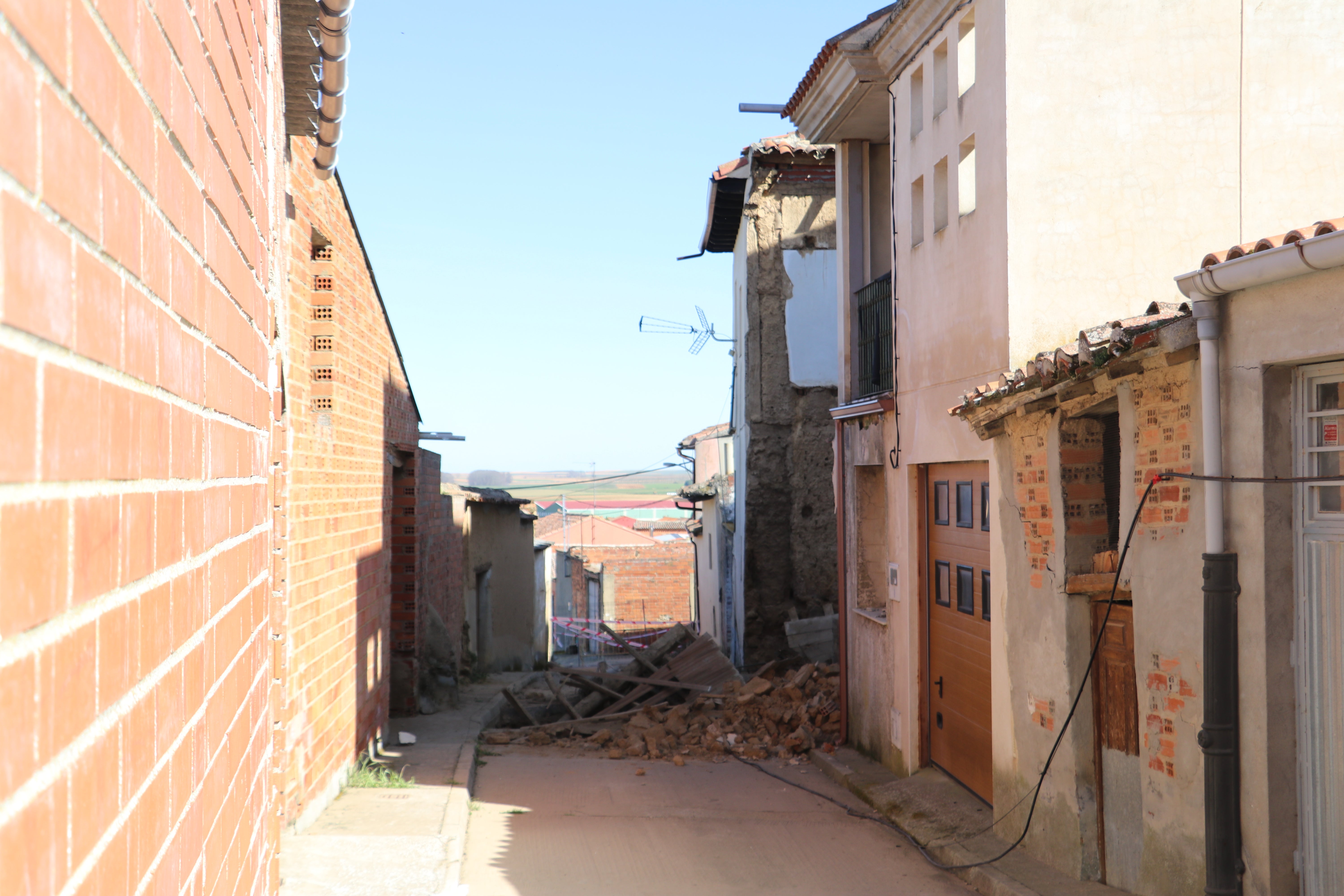 Derrumbe de una casa en Valderas