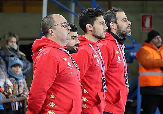 Dani Gordo, junto a su cuerpo técnico.