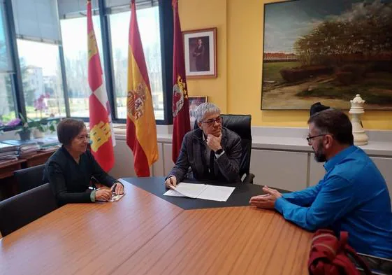 Imagen de la reunión mantenida entre la Junta y Concomientes.