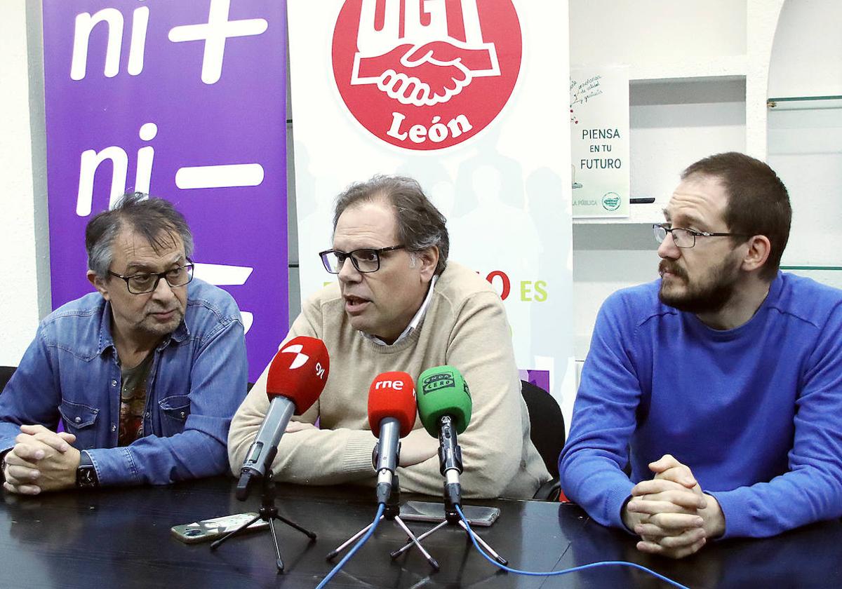 El comité de huelga del Centro de Tramitación de Denuncias Automatizadas de León comparece para hablar del conflicto laboral que vive la plantilla.