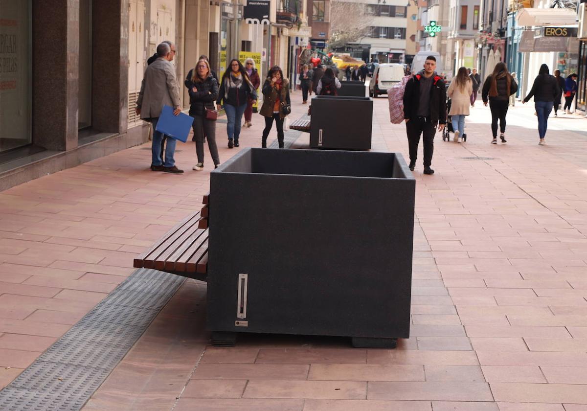 Nuevos bancos en el centro de León