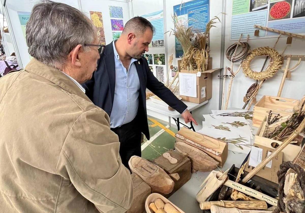 Uno de los cerca de 70 puestos de expositores presentes en la feria