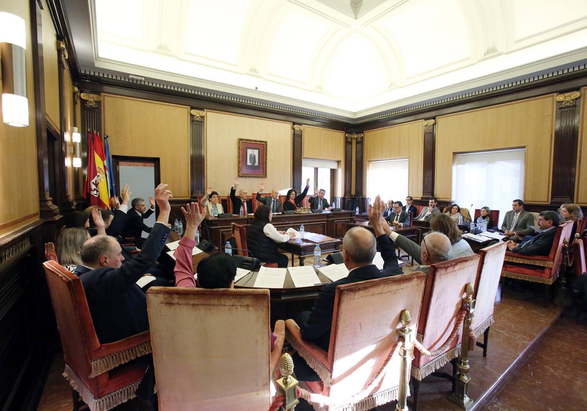 Pleno celebrado este miércoles en el Ayuntamiento de León.