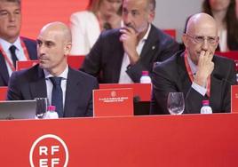 Tomás González Cueto (D), junto al expresidente de la RFEF, Luis Rubiales.