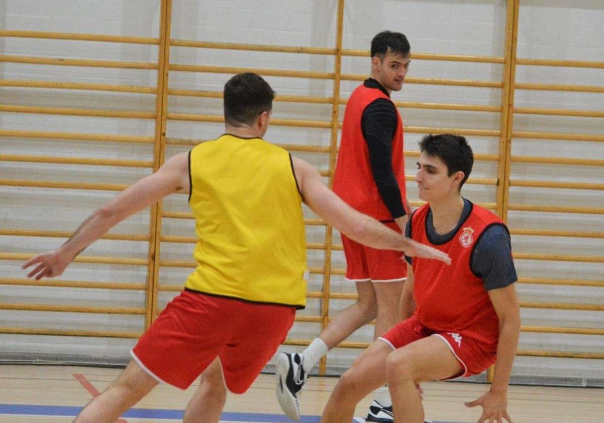 Imagen de un entrenamiento de la Cultural de Baloncesto esta semana