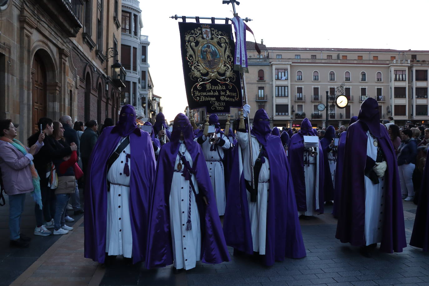 Procesión de Hermandad en León