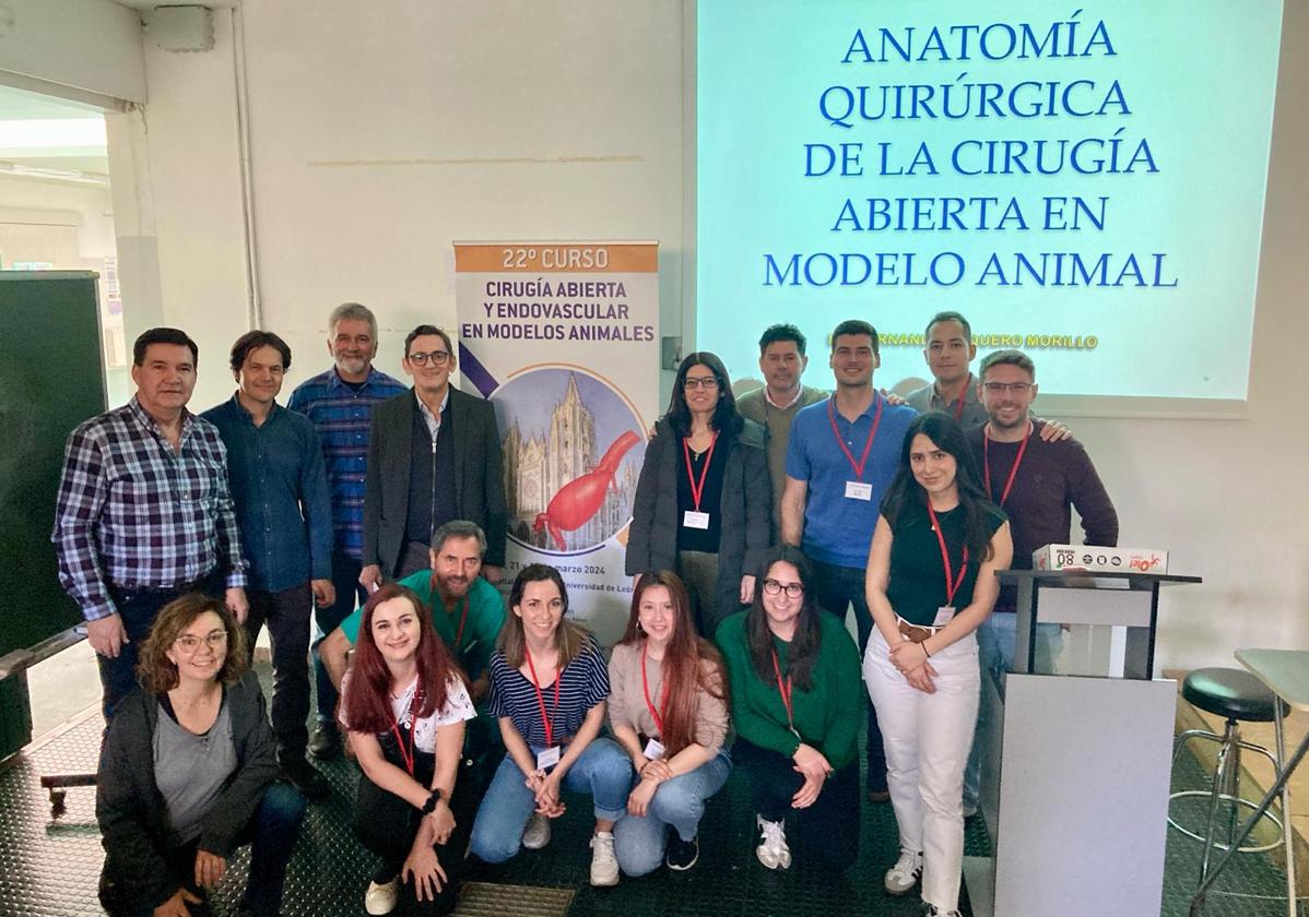 Imagen de algunos participantes del curso que ha tenido lugar en el Hospital Veterinario de la ULE.