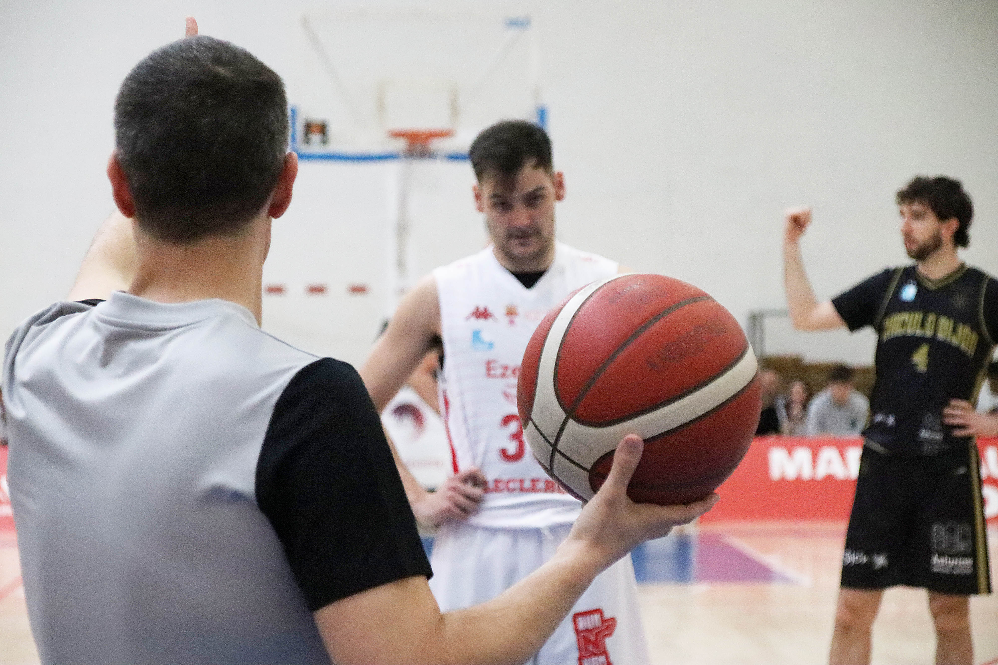 Imágenes del Cultural de Baloncesto 87- 65 Círculo Gijón