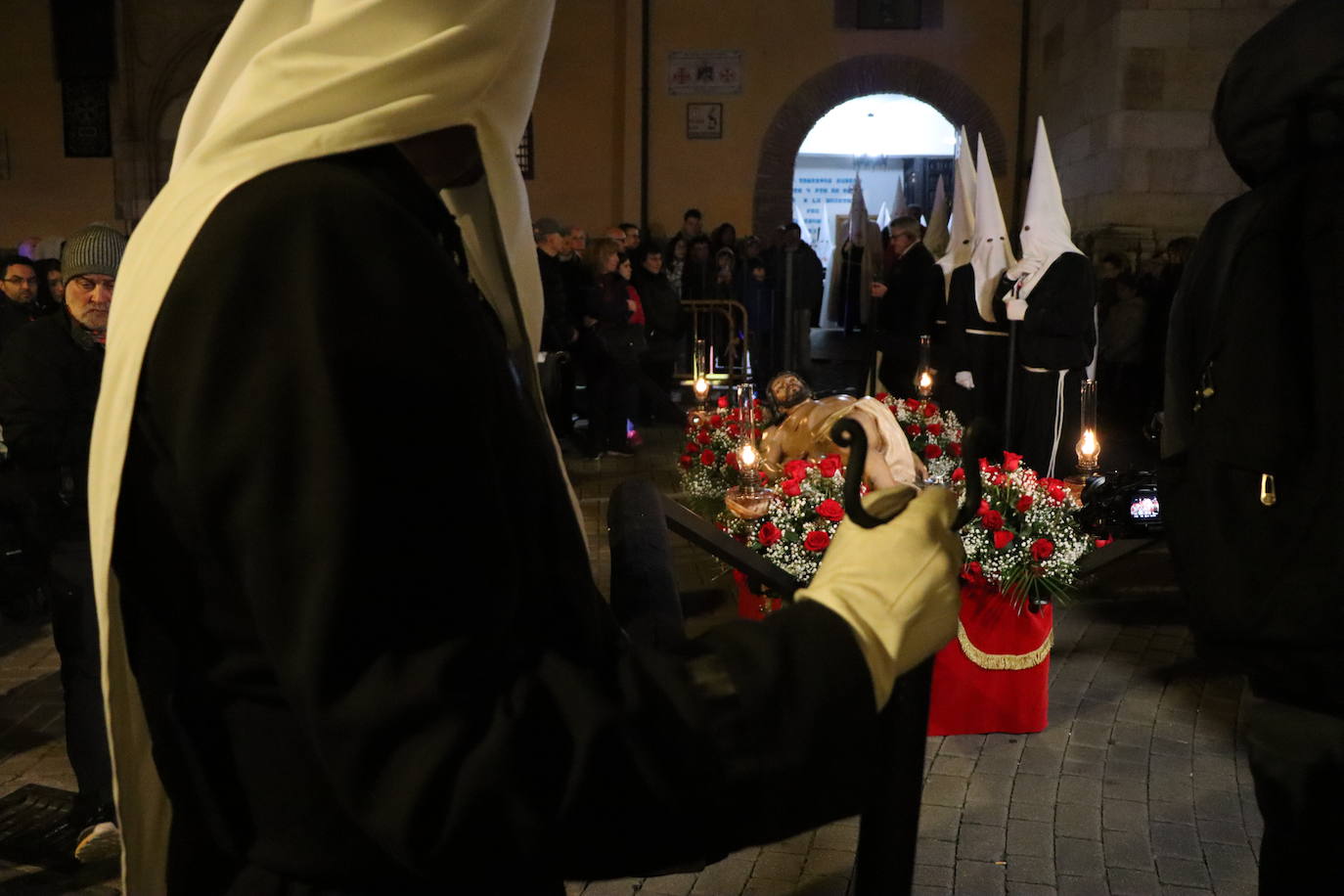 Las mejores imágenes de la Solemne Adoración de las Llagas de Cristo