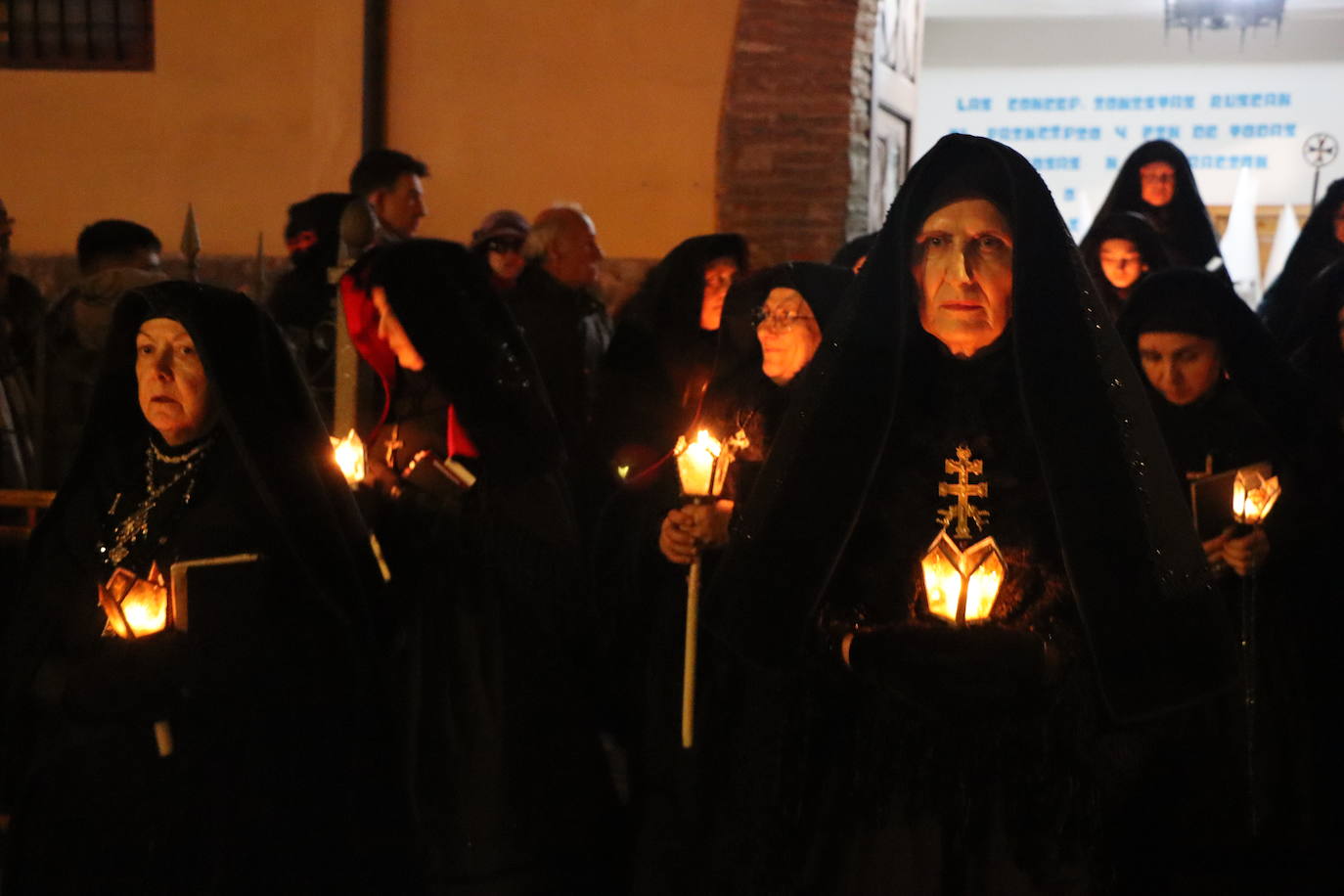 Las mejores imágenes de la Solemne Adoración de las Llagas de Cristo