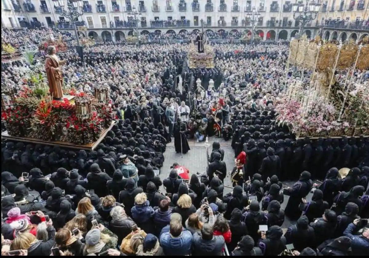 Imagen de archivo del encuentro en la plaza Mayor.