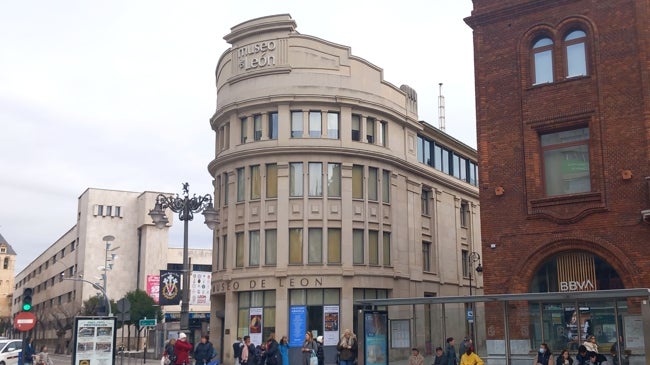 Imagen antes - La Victoria de Samotracia que pudo haber coronado el edificio Pallarés