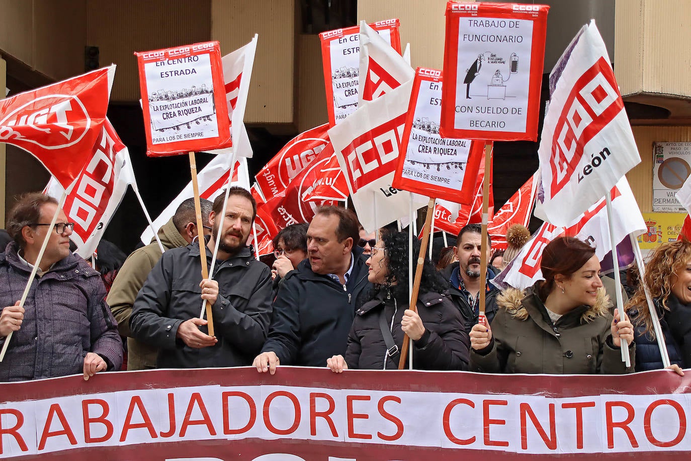 Tercera jornada de huelga de la plantilla del Centro Estrada de León
