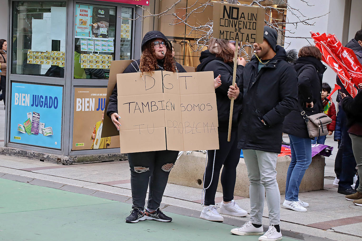 Tercera jornada de huelga de la plantilla del Centro Estrada de León