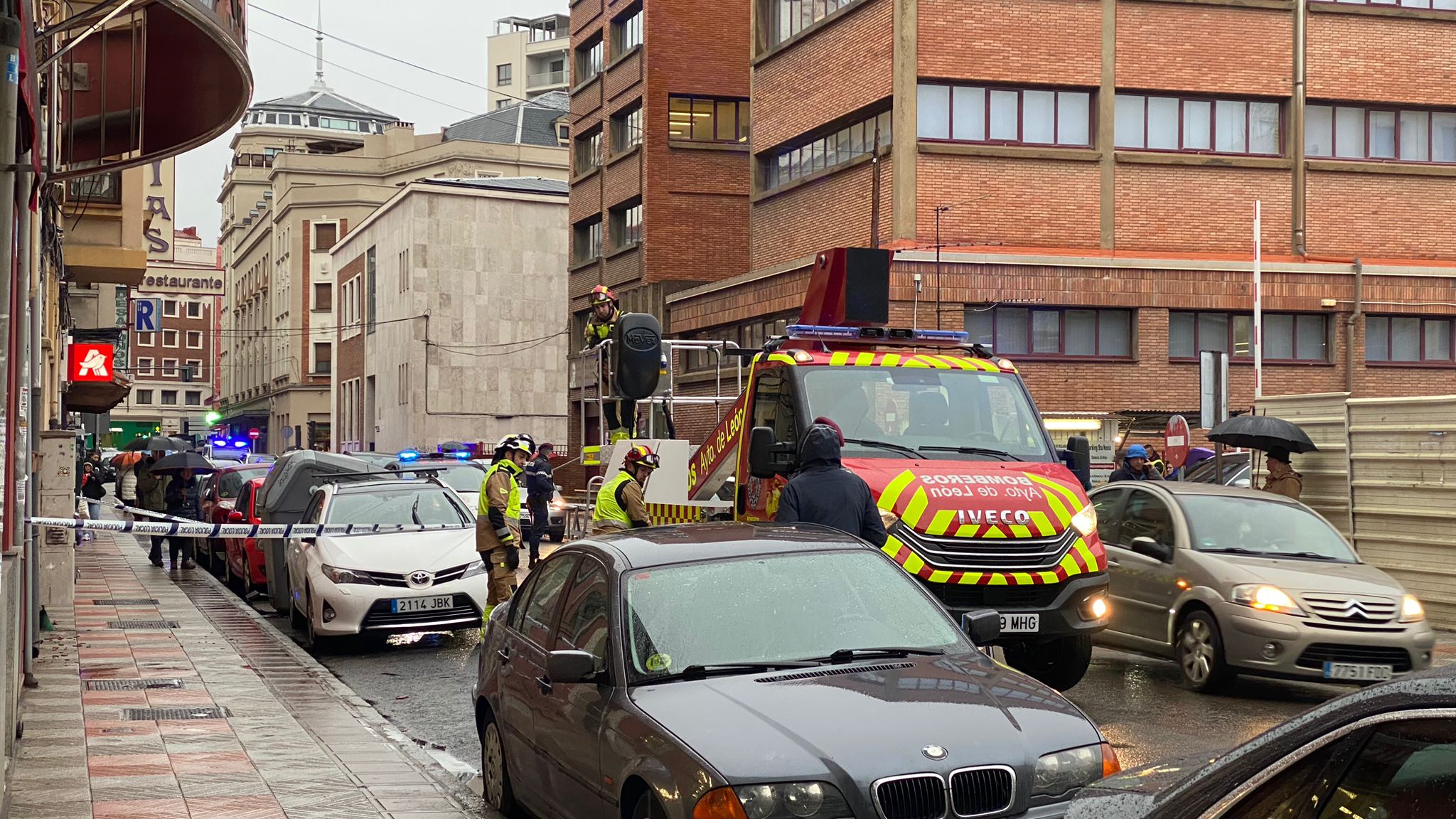 Actuación de Bomberos en la calle Santa Nonia