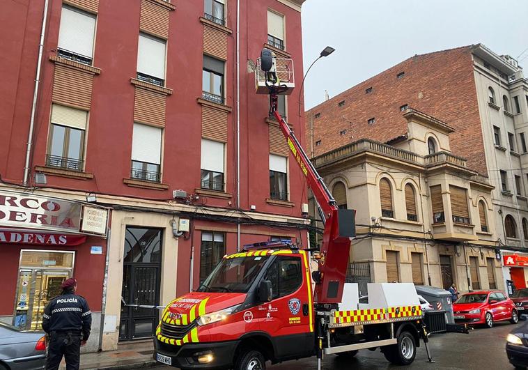 El viento causa múltiples incidentes en León