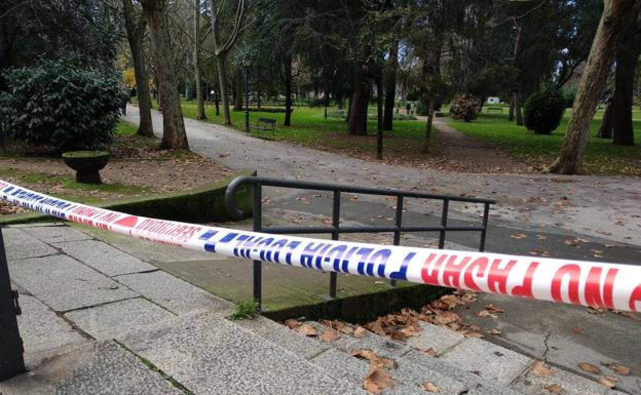 Parque del Plantío cerrado en Ponferrada por las rachas de viento. 