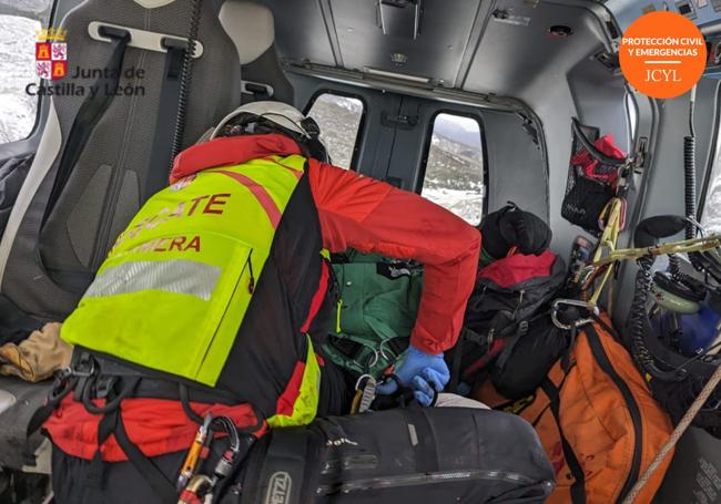 Rescate del joven en la ruta de Las Tres Marías