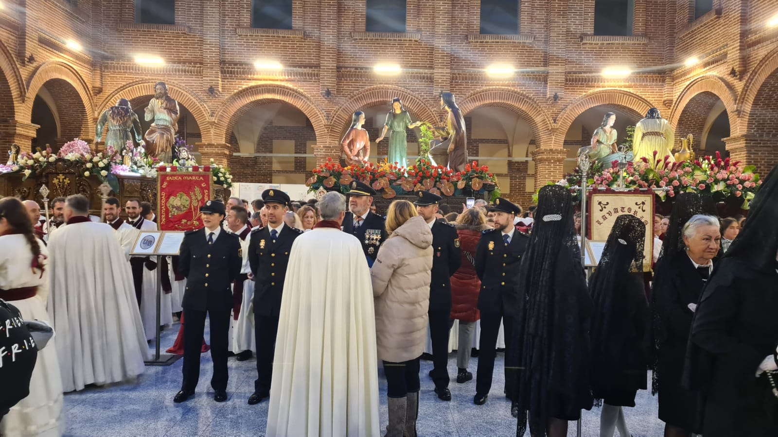 Las imágenes de la suspensión de la Sagrada Cena