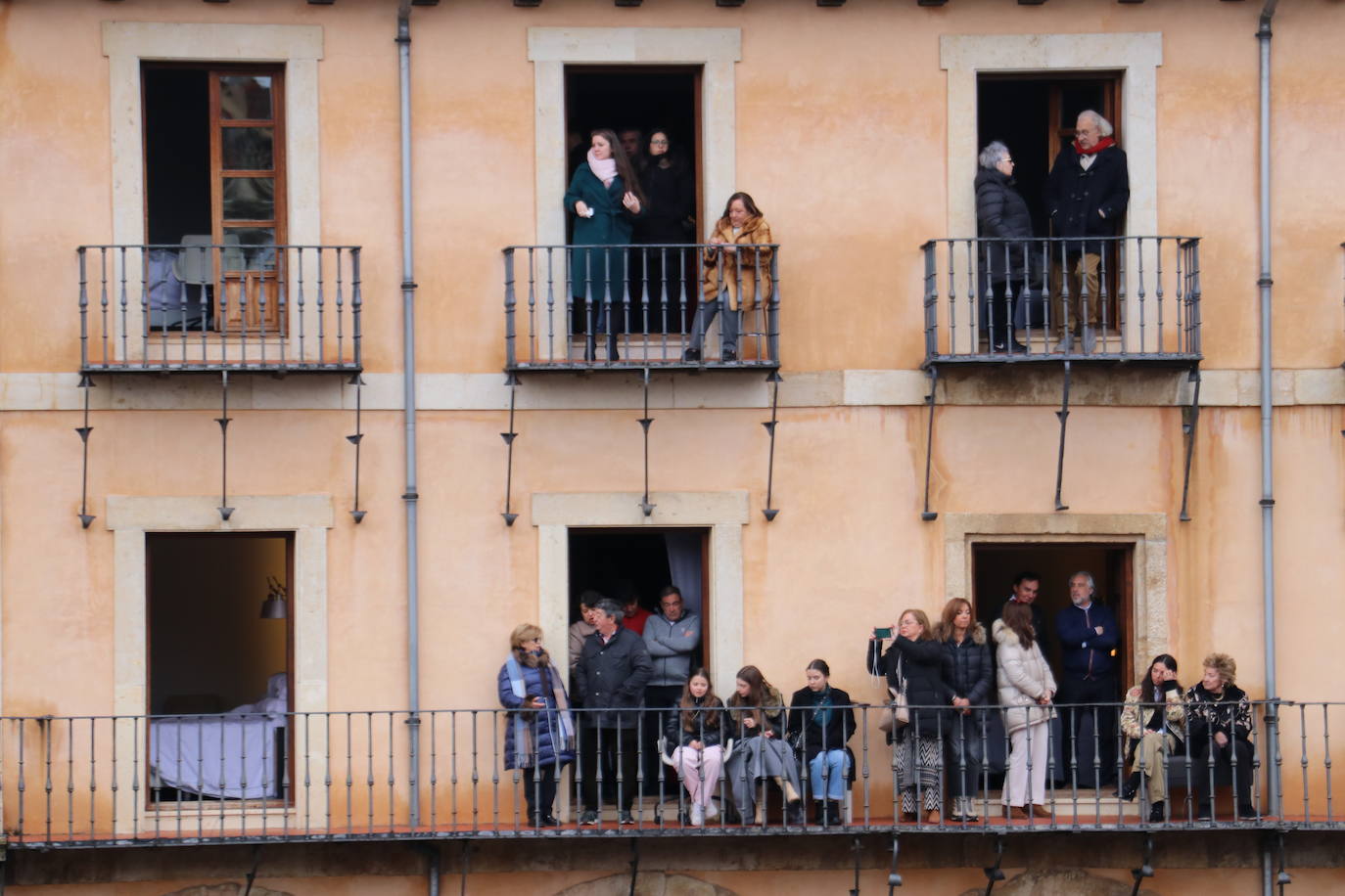 ¿Estuviste en la Plaza Mayor de León? Búscate