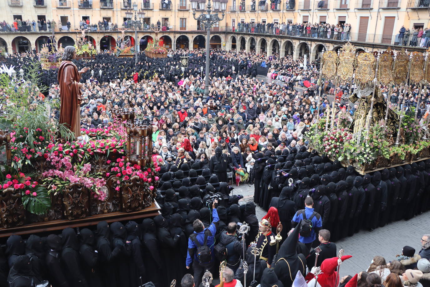 Las mejores imágenes del Encuentro en la Procesión de los Pasos