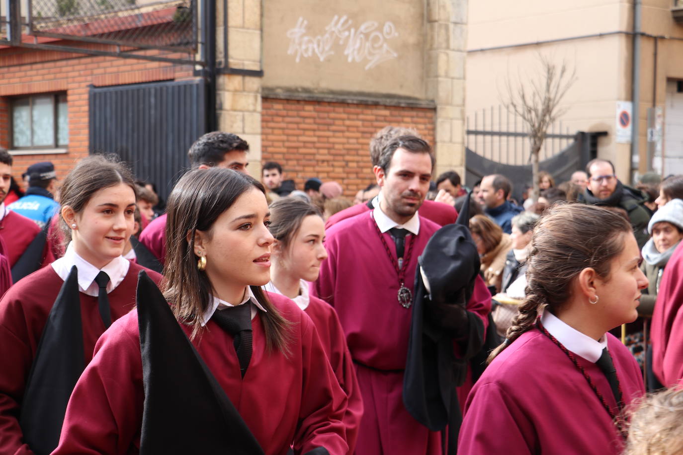 Procesión del santo Cristo del Desenclavo en León