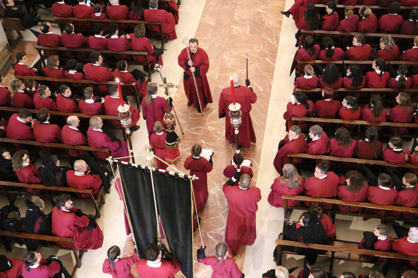 Procesión del santo Cristo del Desenclavo en León