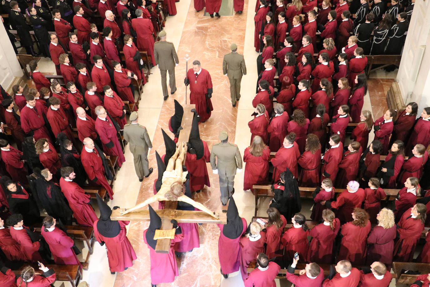 Procesión del santo Cristo del Desenclavo en León