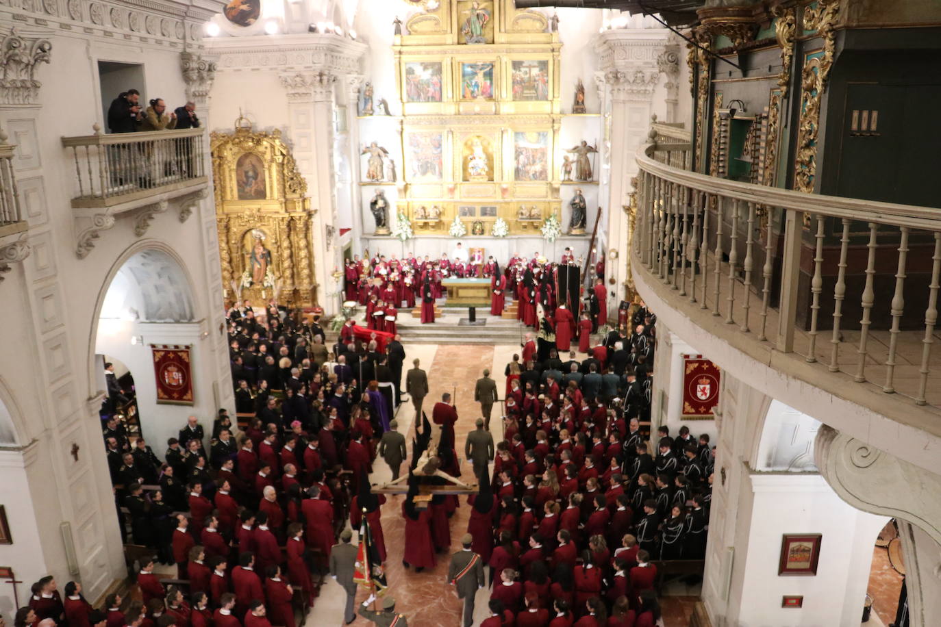 Procesión del santo Cristo del Desenclavo en León