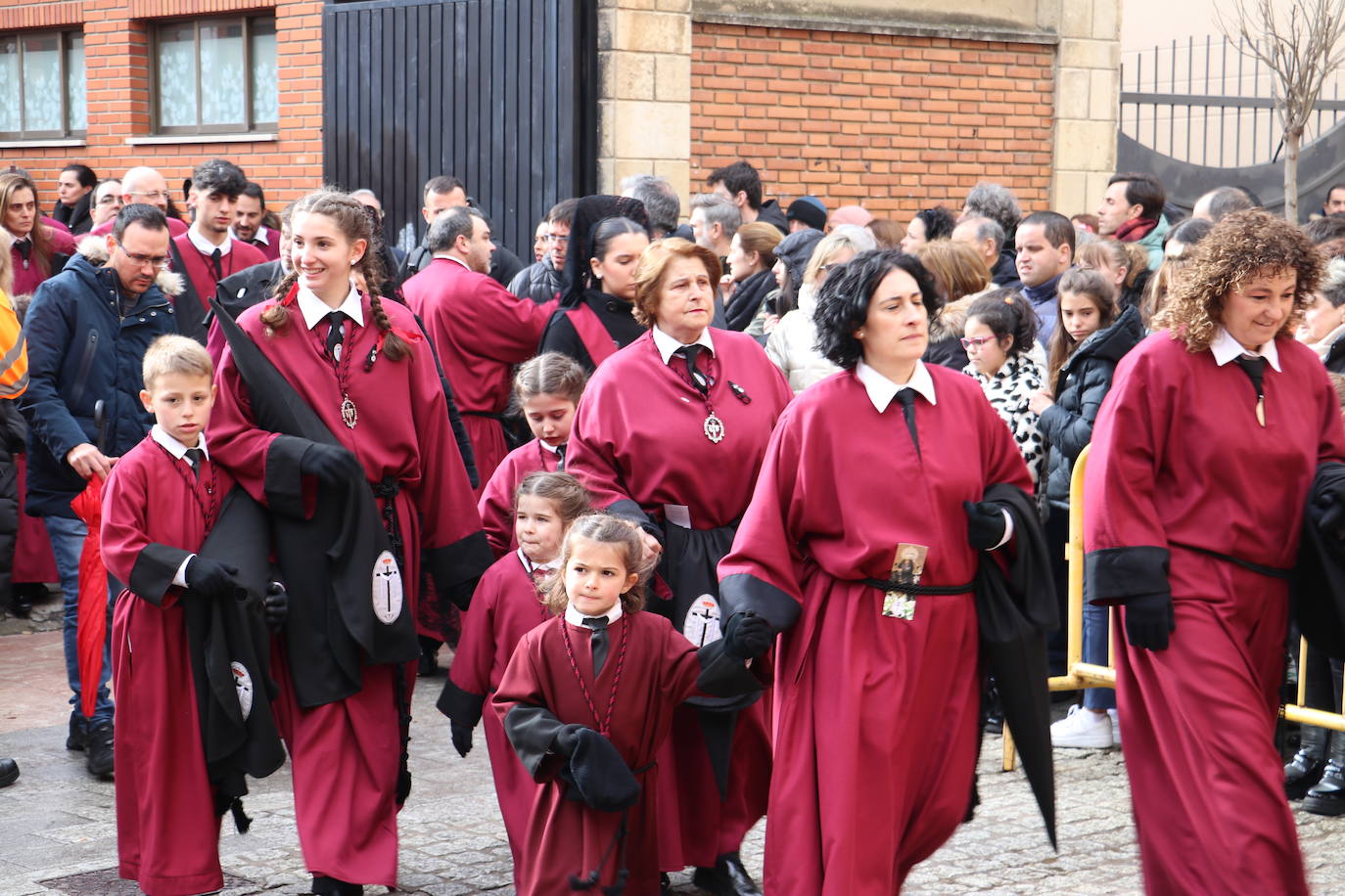 Procesión del santo Cristo del Desenclavo en León