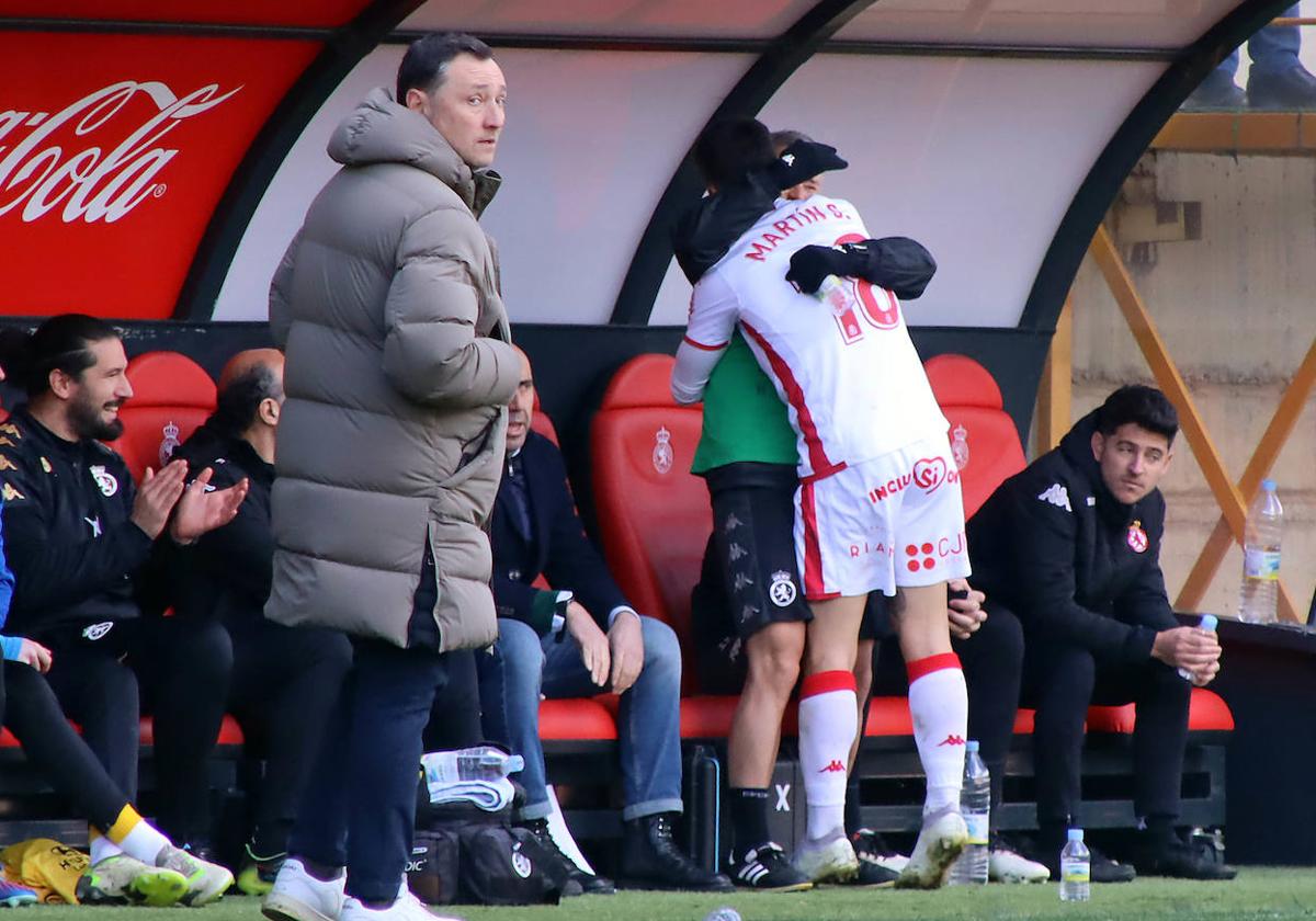 Raul Llona en un momento del partdio frente al Lugo.