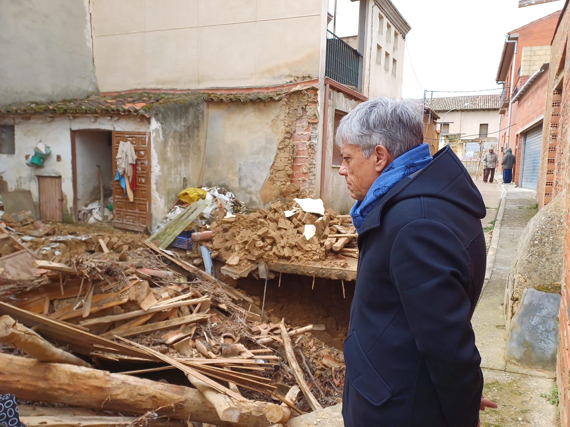 La Junta urge a apuntalar los edificios de Valderas y a radiografiar el suelo