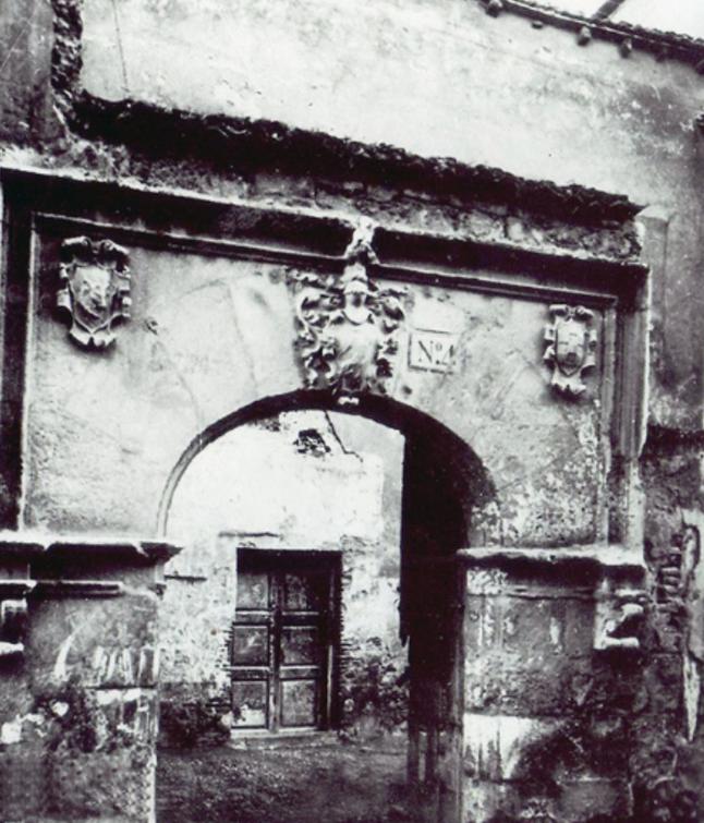 Arco de Ánimas o puerta del Malvar.