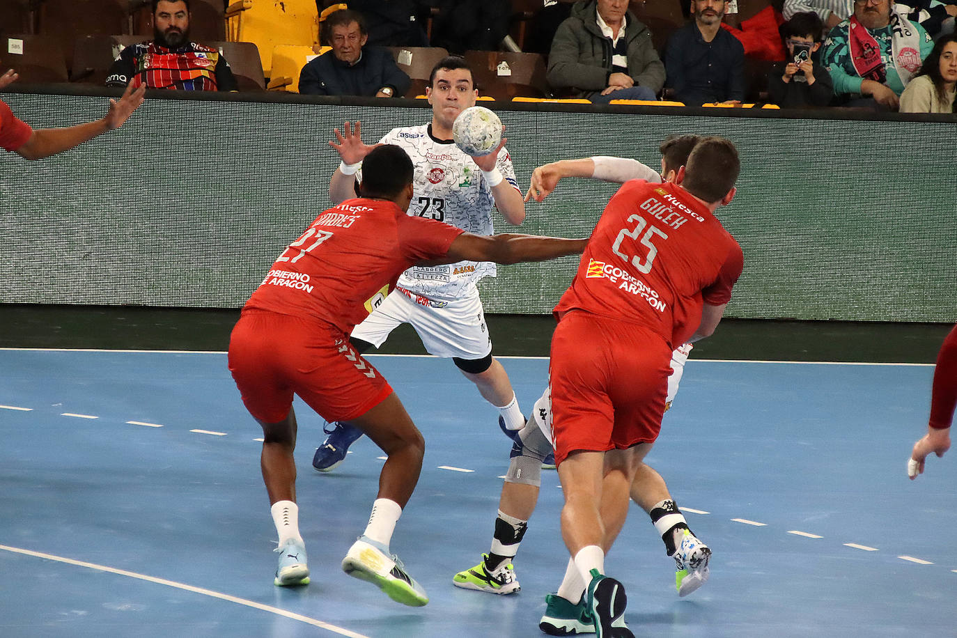 Las mejores imágenes del Abanca Ademar-Bada Huesca