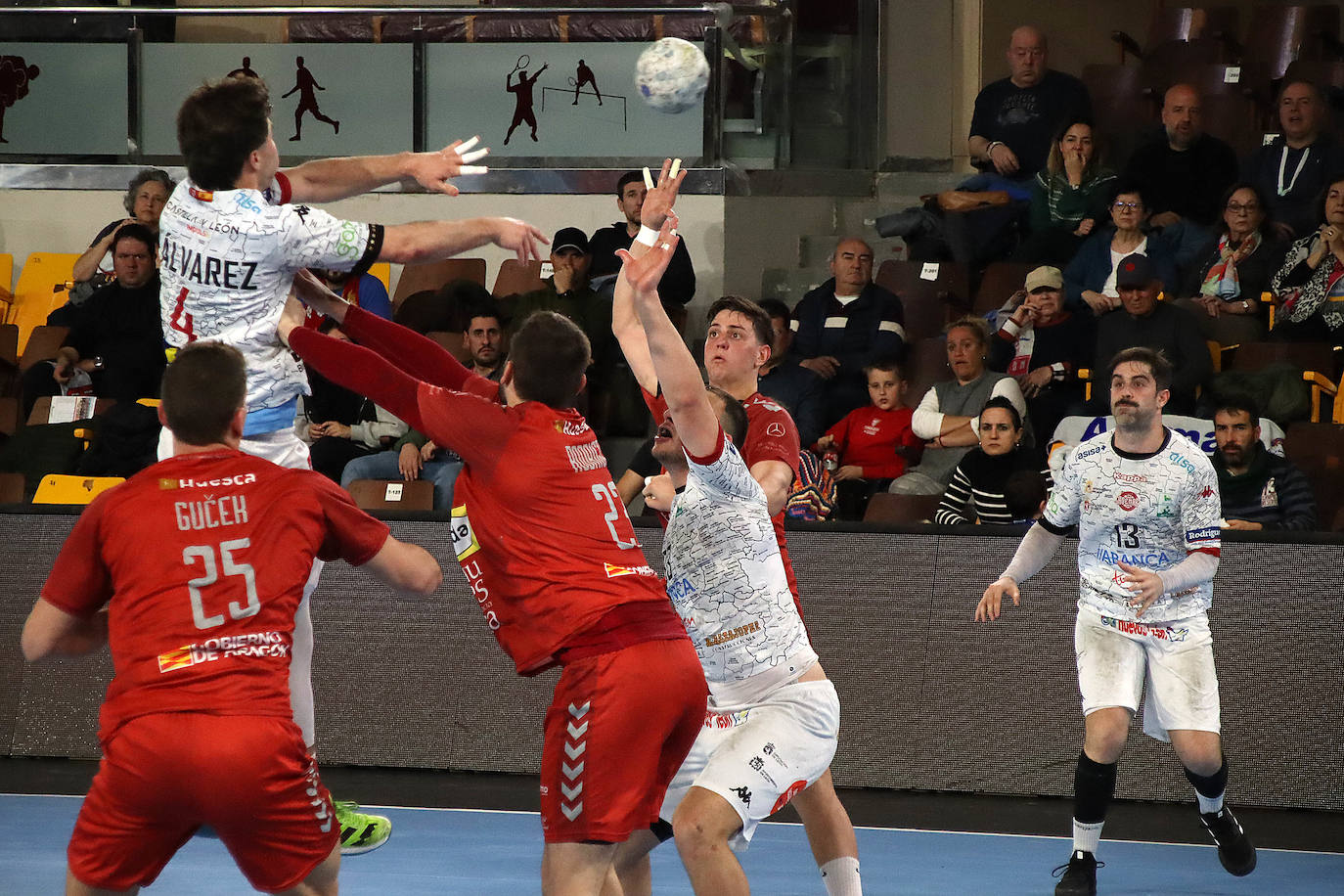 Las mejores imágenes del Abanca Ademar-Bada Huesca