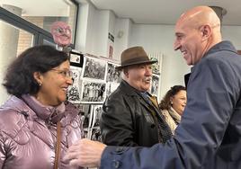 El alcalde de León, José Antonio Diez, en la reivindicación del Día del Pueblo Gitano.