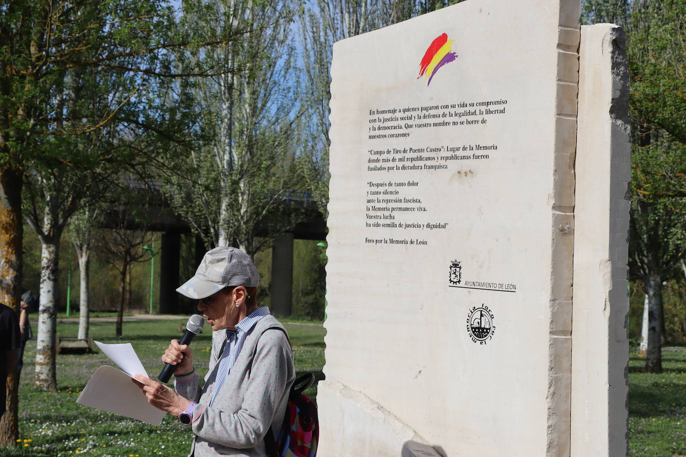 Imágenes del acto realizado en homenaje al el 93 aniversario de la segunda República.