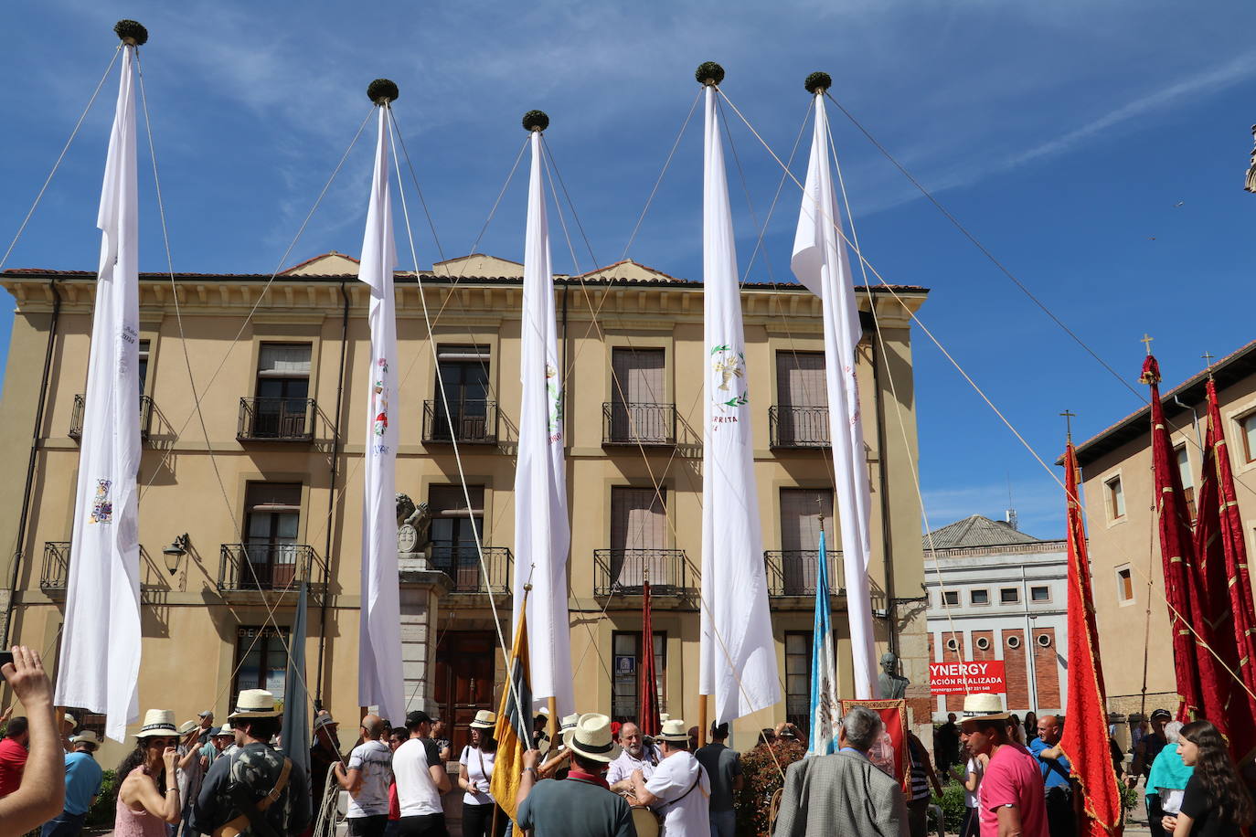 Imágenes del acto realizado en homenaje al el 93 aniversario de la segunda República.